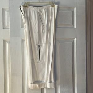 Beautiful LT modern perspectives white pants size 10